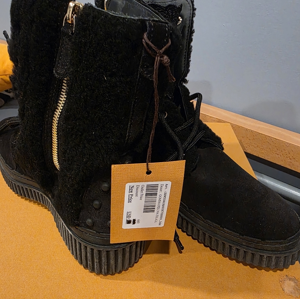 Broun Suede Boots with Gold Zipper